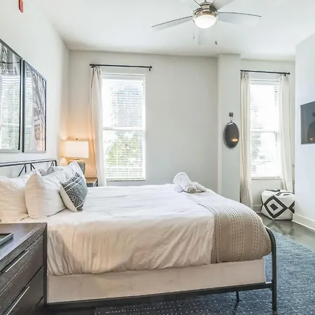 Chic For 4 Near West End Holiday home