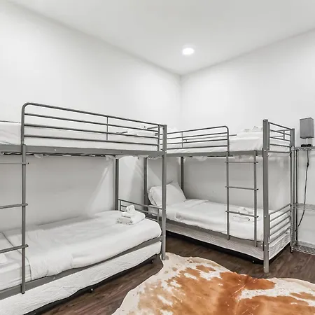 Holiday home Chic For 8 In Desirable Gulch Neighborhood *
