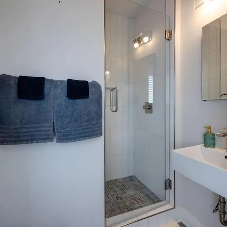 Dolly's Disco - Stylish 2 Bdr Holiday home