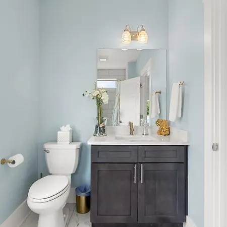 Holiday home Chic Townhome For 8 W Rooftop