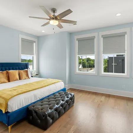 Holiday home Chic Townhome For 8 W Rooftop *