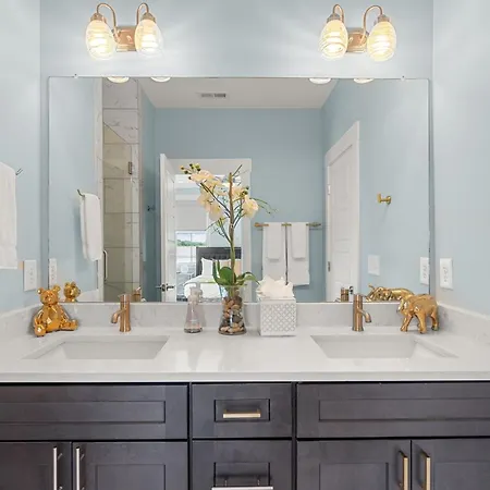 Chic Townhome For 8 W Rooftop *