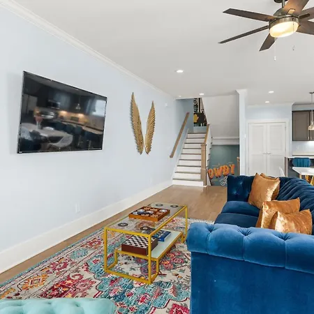 Holiday home Chic Townhome For 8 W Rooftop