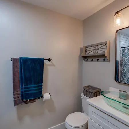 Centrally Located Cozy Pet Friendly