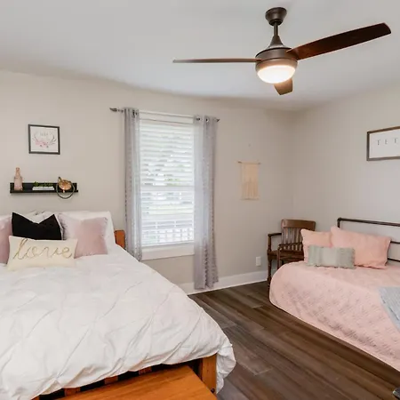 Centrally Located Cozy Pet Friendly Nashville