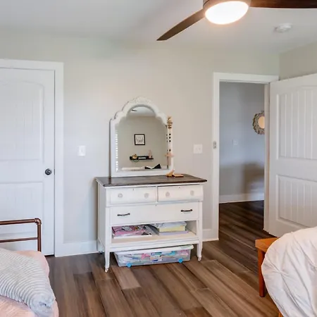 Centrally Located Cozy Pet Friendly Holiday home Nashville