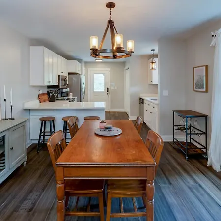 Centrally Located Cozy Pet Friendly *