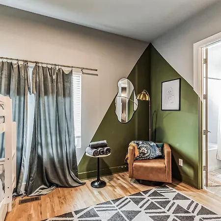 Holiday home Boho Townhome For 12 Close To Dt