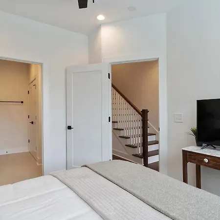 Apartment Modern Music Terrace Getaway