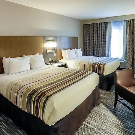 Country & By Radisson Airport Tn Hotel