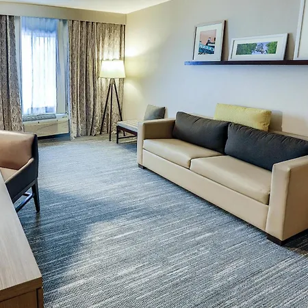 Country & By Radisson Airport Tn Hotel Nashville