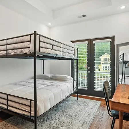Downtown Oasis Sleeps 12 And 1 And A Half Miles To Broadway Holiday home *