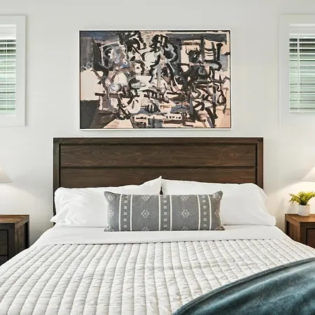 Holiday home Downtown Oasis Sleeps 12 And 1 And A Half Miles To Broadway Nashville