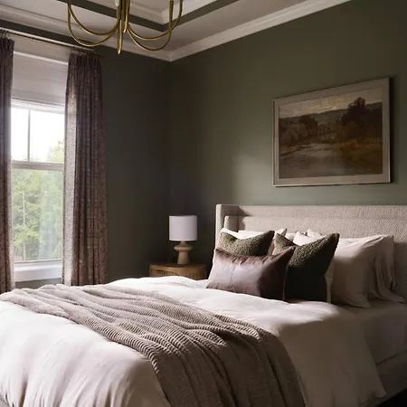 *new* East Luxe Townhouse, Sleeps 6 Holiday home *