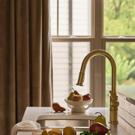 *new* East Luxe Townhouse, Sleeps 6 * Nashville