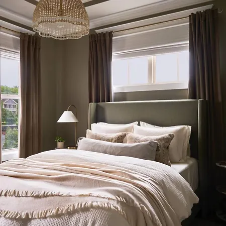 *new* East Luxe Townhouse, Sleeps 6 Holiday home *