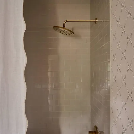 *new* East Luxe Townhouse, Sleeps 6