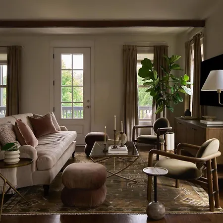 *new* East Luxe Townhouse, Sleeps 6 *