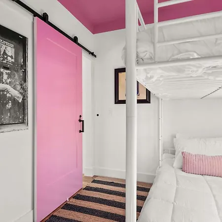 The Dolly House 8br Sleeps 24 5min To Dt