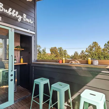 The Dolly House 8br Sleeps 24 5min To Dt Holiday home