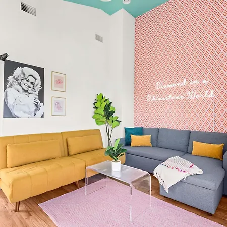The Dolly House 8br Sleeps 24 5min To Dt Holiday home