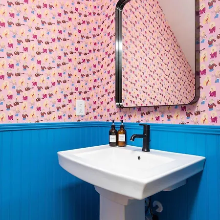 Holiday home The Dolly House 8br Sleeps 24 5min To Dt