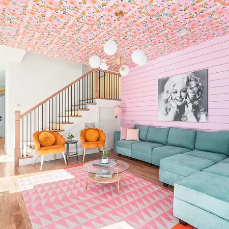 Holiday home The Dolly House 8br Sleeps 24 5min To Dt *
