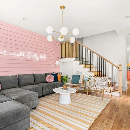 The Dolly House 8br Sleeps 24 5min To Dt Nashville