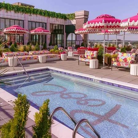 The Jolene Bubbly Bar With Views 5min To Dt Holiday home