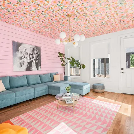 Holiday home The Jolene Bubbly Bar With Views 5min To Dt