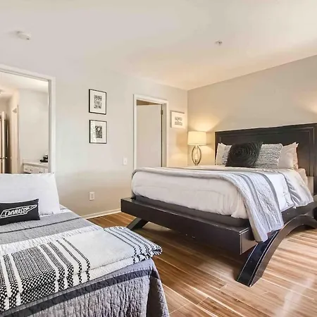 Uncork And Unwind Free Parking Pool Walk To Broadway! *