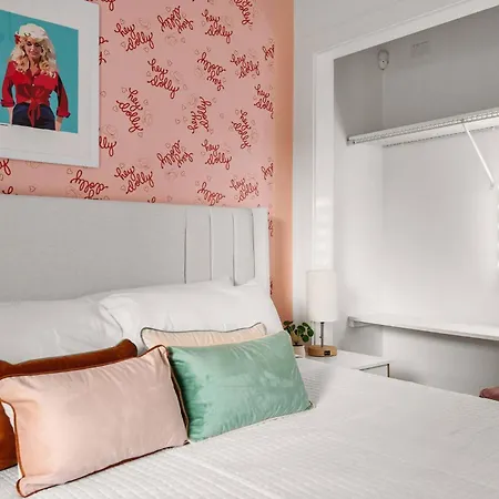 The Dolly House On Music Row - 4br - Sleeps 12 * Nashville