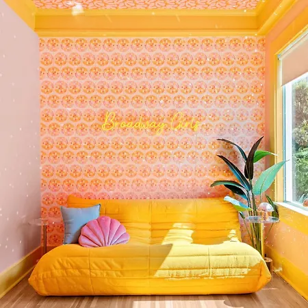 The Dolly House On Music Row - 4br - Sleeps 12 Holiday home Nashville