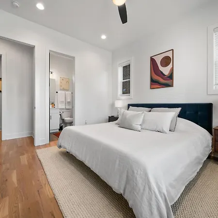 Rooftop Lounge 2 Miles From Broadway Holiday home Nashville