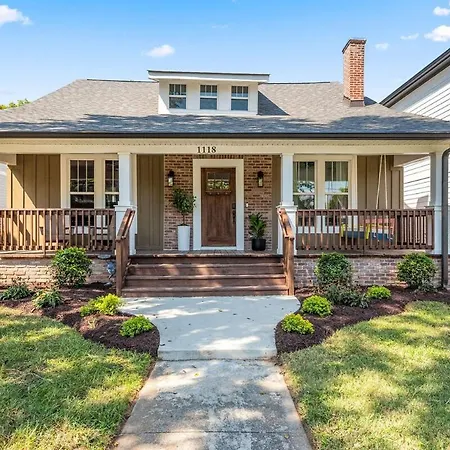 4 Bedroom House With Hot Tub And Backyard Close To Downtown * Nashville