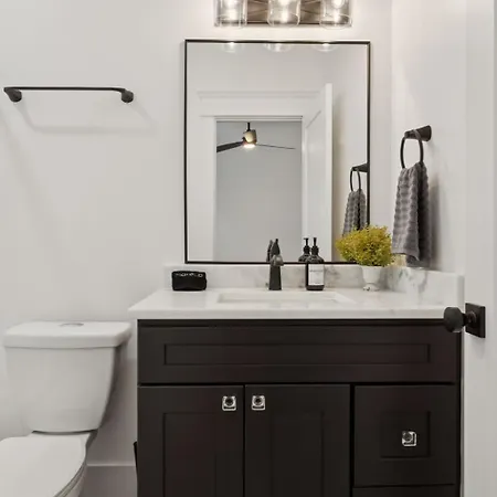 Nash Urban Oasis With Rooftop And Modern Amenities