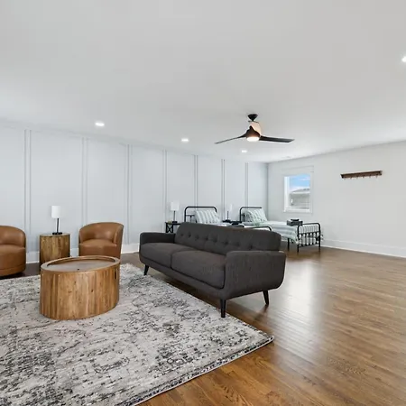 Nash Urban Oasis With Rooftop And Modern Amenities Holiday home *