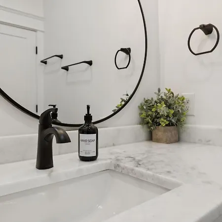 Nash Urban Oasis With Rooftop And Modern Amenities *