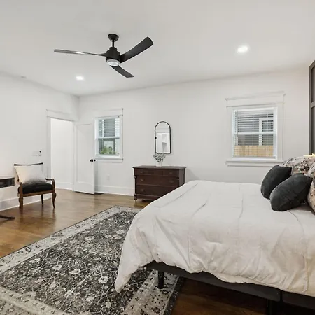 Holiday home Nash Urban Oasis With Rooftop And Modern Amenities Nashville