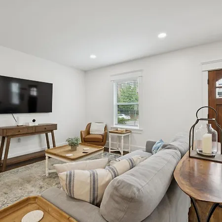 Holiday home Nash Urban Oasis With Rooftop And Modern Amenities *