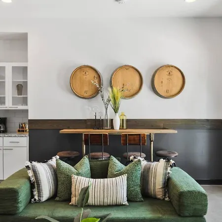 Holiday home Rooftop Patio With Parking Walk To Belmont And 12 South *
