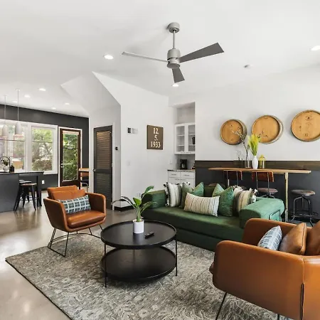 Holiday home Rooftop Patio With Parking Walk To Belmont And 12 South