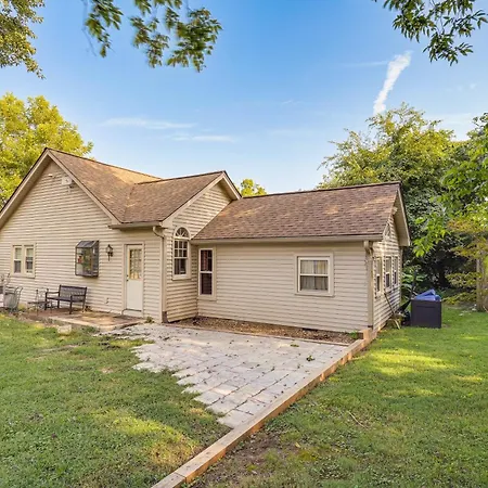 Spacious Retreat W/ Yard: Wfh Friendly! Holiday home