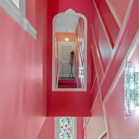 Apartment Pink Honky-tonk Karaoke Stage, Pink Glam & Bar Nashville