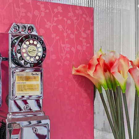 Pink Honky-tonk Karaoke Stage, Pink Glam & Bar * Nashville