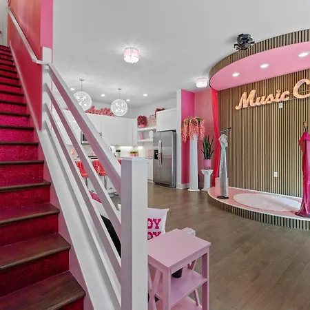 Apartment Pink Honky-tonk Karaoke Stage, Pink Glam & Bar