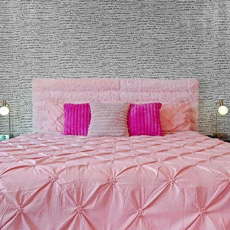 Pink Honky-tonk Karaoke Stage, Pink Glam & Bar Apartment Nashville