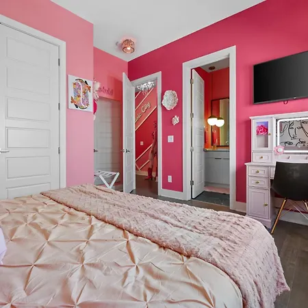 Pink Honky-tonk Karaoke Stage, Pink Glam & Bar