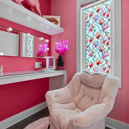 Pink Honky-tonk Karaoke Stage, Pink Glam & Bar Apartment