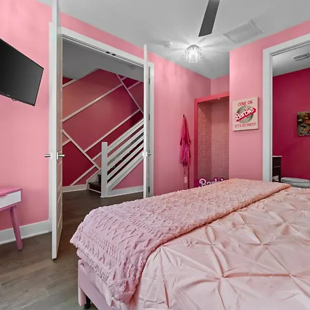 Apartment Pink Honky-tonk Karaoke Stage, Pink Glam & Bar
